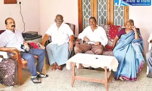 AP: 82 साल की महिला ने मंदिर के कल्याण मंडपम के लिए 1 करोड़ रुपये से ज़्यादा की ज़मीन दान की AP: 82 साल की महिला ने मंदिर के कल्याण मंडपम के लिए 1 करोड़ रुपये से ज़्यादा की ज़मीन दान की