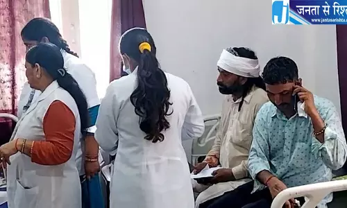 ऊना में तीर्थयात्रियों से भरा ट्रक खाई में गिरा, 30 घायल; श्री नैना देवी जा रहे थे श्रद्धालु ऊना में तीर्थयात्रियों से भरा ट्रक खाई में गिरा, 30 घायल; श्री नैना देवी जा रहे थे श्रद्धालु
