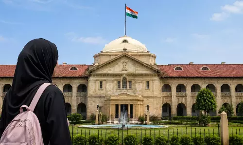 स्कूल में हिजाब पर हाईकोर्ट का फैसला, यूनिफॉर्म नियम मानना जरूरी स्कूल में हिजाब पर हाईकोर्ट का फैसला, यूनिफॉर्म नियम मानना जरूरी