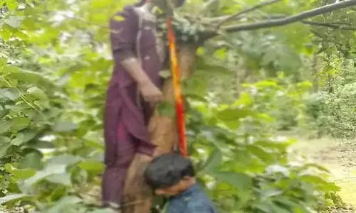 जंगल में युवक-युवती के मिले शव, पास में खड़ी थी बाइक, आत्महत्या की आशंका