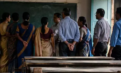 खाली कक्षाएं और तैनात शिक्षक बंगाल के शिक्षा मॉडल पर उठे बड़े सवाल