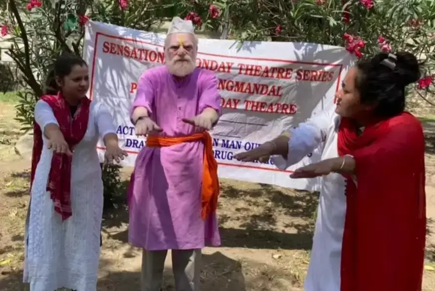 Jammu: नशे के खिलाफ नुक्कड़ नाटक, ‘जिद की कीमत महंगी पड़ेगी’ का दिया संदेश Jammu: नशे के खिलाफ नुक्कड़ नाटक, ‘जिद की कीमत महंगी पड़ेगी’ का दिया संदेश