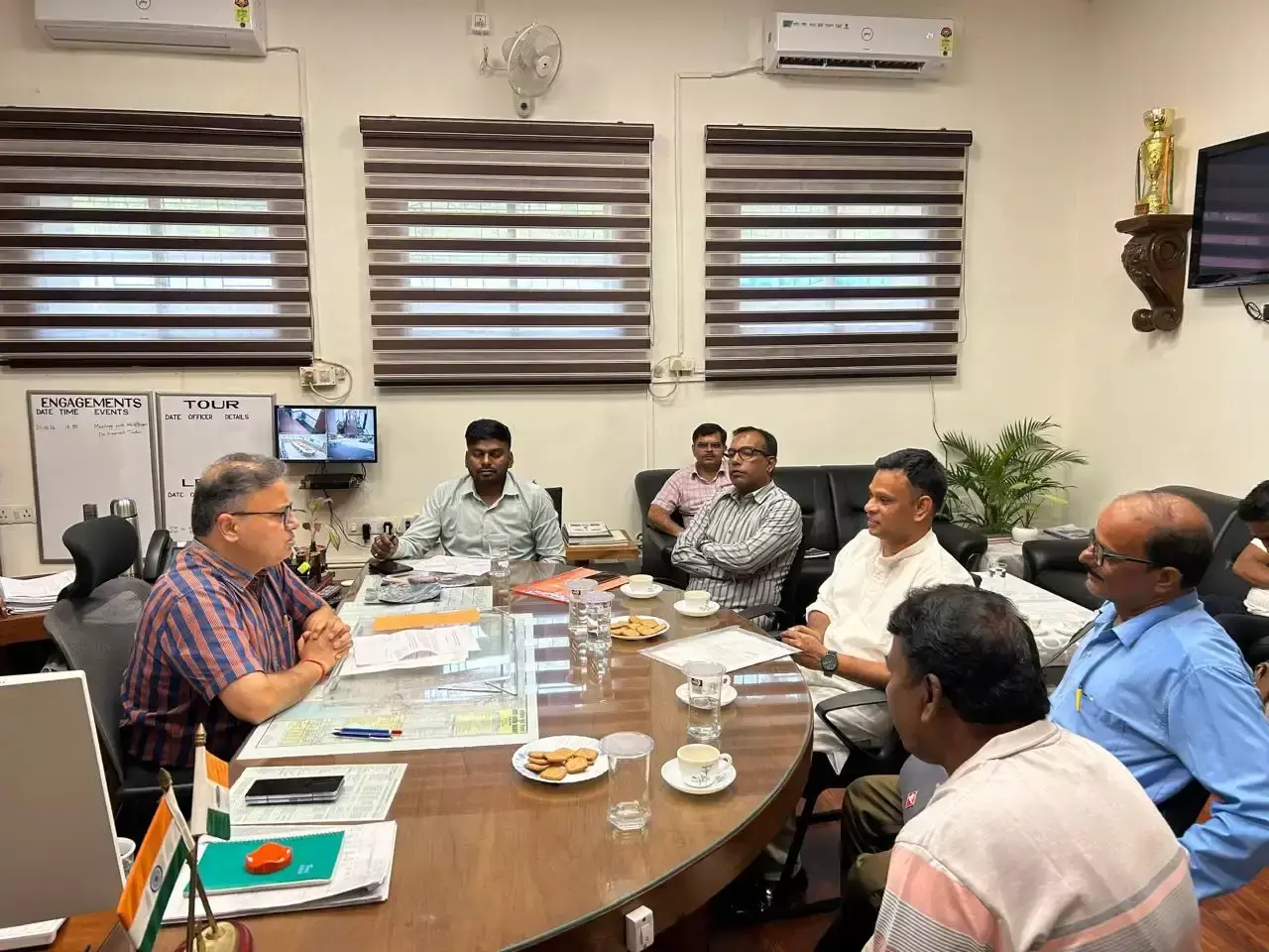 Kharagpur: खड़गपुर में डीआरएम से मिले दोनों विधायक, विकास कार्यों पर चर्चा Kharagpur: खड़गपुर में डीआरएम से मिले दोनों विधायक, विकास कार्यों पर चर्चा