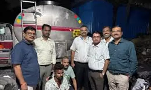 Mumbai: खाद्य व औषधि प्रशासन ने नवी मुंबई में 4,710 लीटर मिलावटी दूध पकड़ा Mumbai: खाद्य व औषधि प्रशासन ने नवी मुंबई में 4,710 लीटर मिलावटी दूध पकड़ा