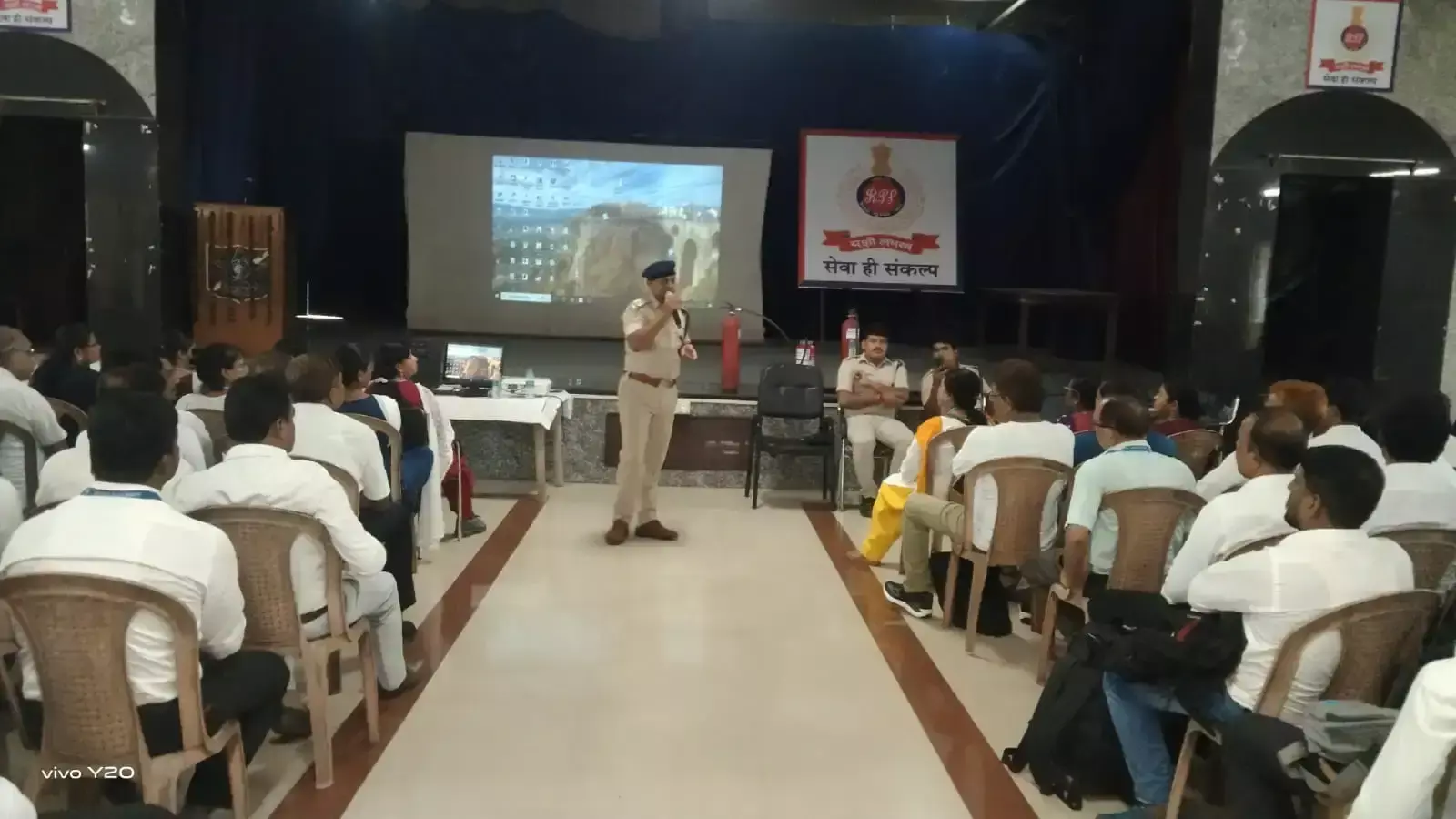 Kharagpur: खड़गपुर रेल मंडल में अग्निशमन प्रशिक्षण से कर्मचारियों को किया प्रशिक्षित