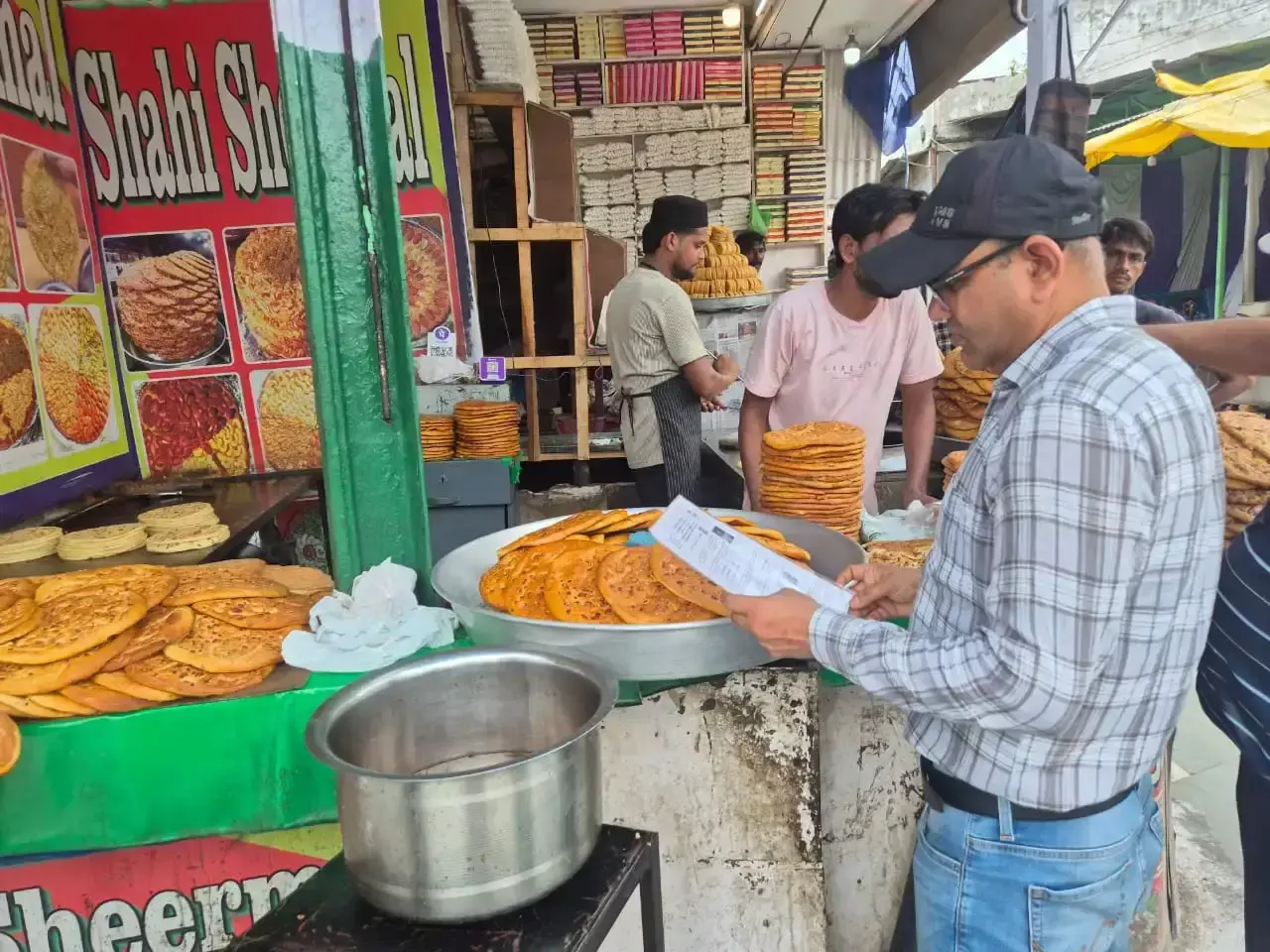Haridwar: खाद्य सुरक्षा को लेकर बर्गर किंग की जांच, तेल और दूध के नमूने लिए गए