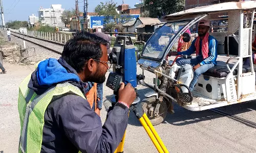 Dehradun: आरओबी निर्माण को लेकर डिफेंस कॉलोनी रेलवे क्रॉसिंग का तकनीकी सर्वे शुरू