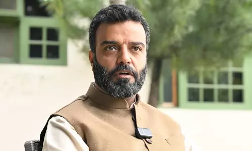 Srinagar: रुहुल्लाह मेहदी ने फारूक अब्दुल्ला के आह्वान पर प्रतिक्रिया देने के संकेत दिए Srinagar: रुहुल्लाह मेहदी ने फारूक अब्दुल्ला के आह्वान पर प्रतिक्रिया देने के संकेत दिए
