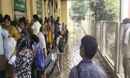 12 घंटे की बारिश में डूबा बनारस जलभराव और हादसों से मचा हड़कंप 12 घंटे की बारिश में डूबा बनारस जलभराव और हादसों से मचा हड़कंप