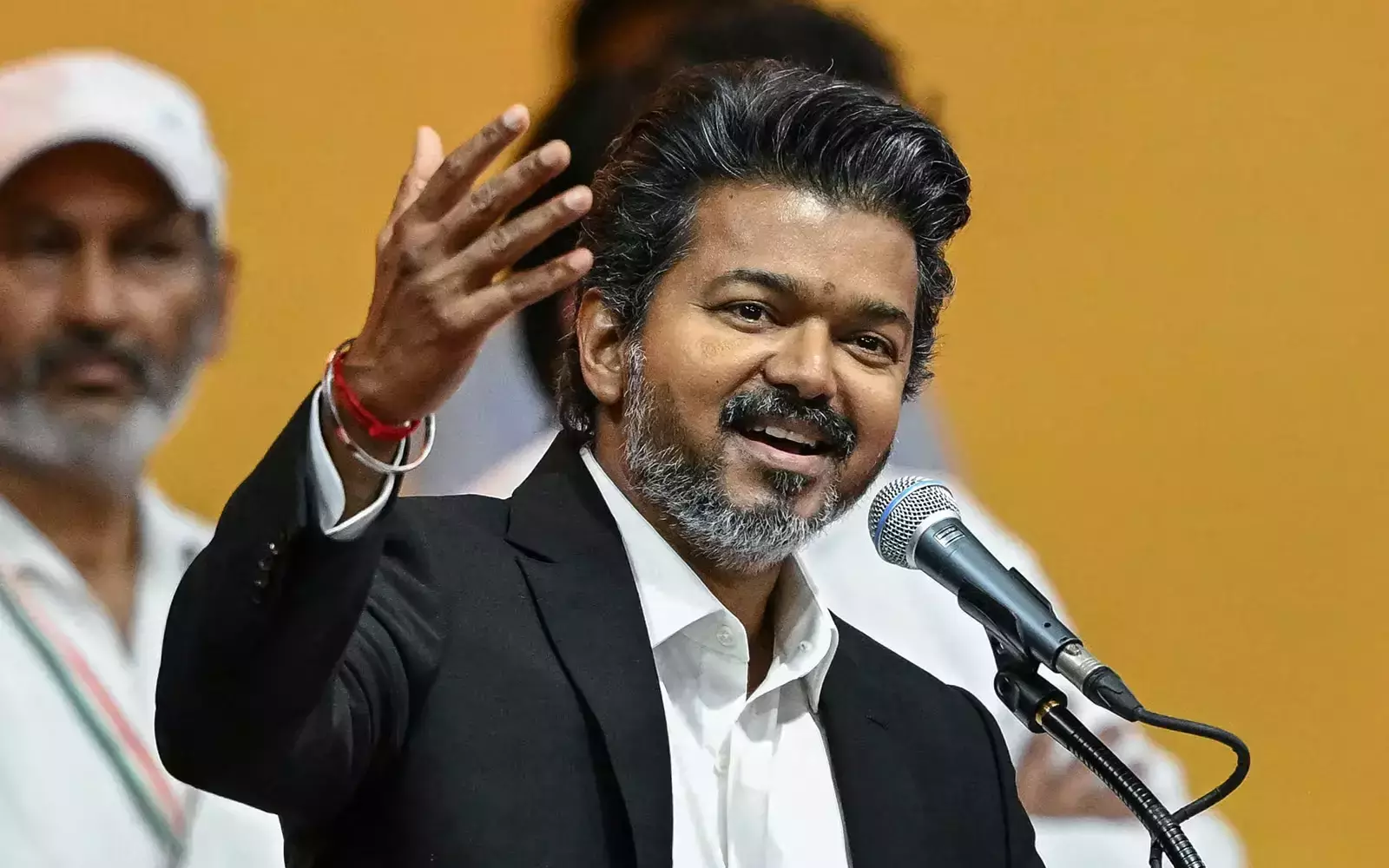 Tamil Nadu: पारंदूर, एकानापुरम गांव में खुशी का जश्न Tamil Nadu: पारंदूर, एकानापुरम गांव में खुशी का जश्न