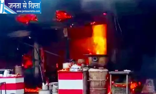 शर्मा ढाबे की रसोई में संदिग्ध परिस्थितियों में लगी आग शर्मा ढाबे की रसोई में संदिग्ध परिस्थितियों में लगी आग