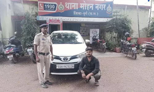 कार में दूसरे वाहन का लगाया नंबर प्लेट, चालान और टोल के मैसेज से पकड़ाया आरोपी