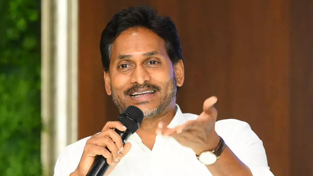YSRCP कार्यकर्ताओं से बोले जगन: जनता की नाराजगी को वोटों में बदलें YSRCP कार्यकर्ताओं से बोले जगन: जनता की नाराजगी को वोटों में बदलें