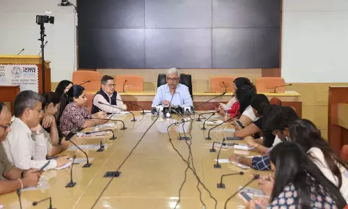सरकार देश भर में मौसमी इन्फ्लूएंजा के ट्रेंड्स पर बारीकी से नज़र रख रही