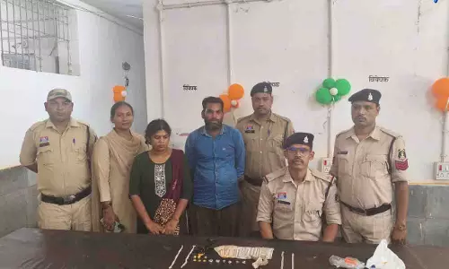 24 घंटे में लाखों की चोरी का पर्दाफाश, 2 आरोपी गिरफ्तार 24 घंटे में लाखों की चोरी का पर्दाफाश, 2 आरोपी गिरफ्तार
