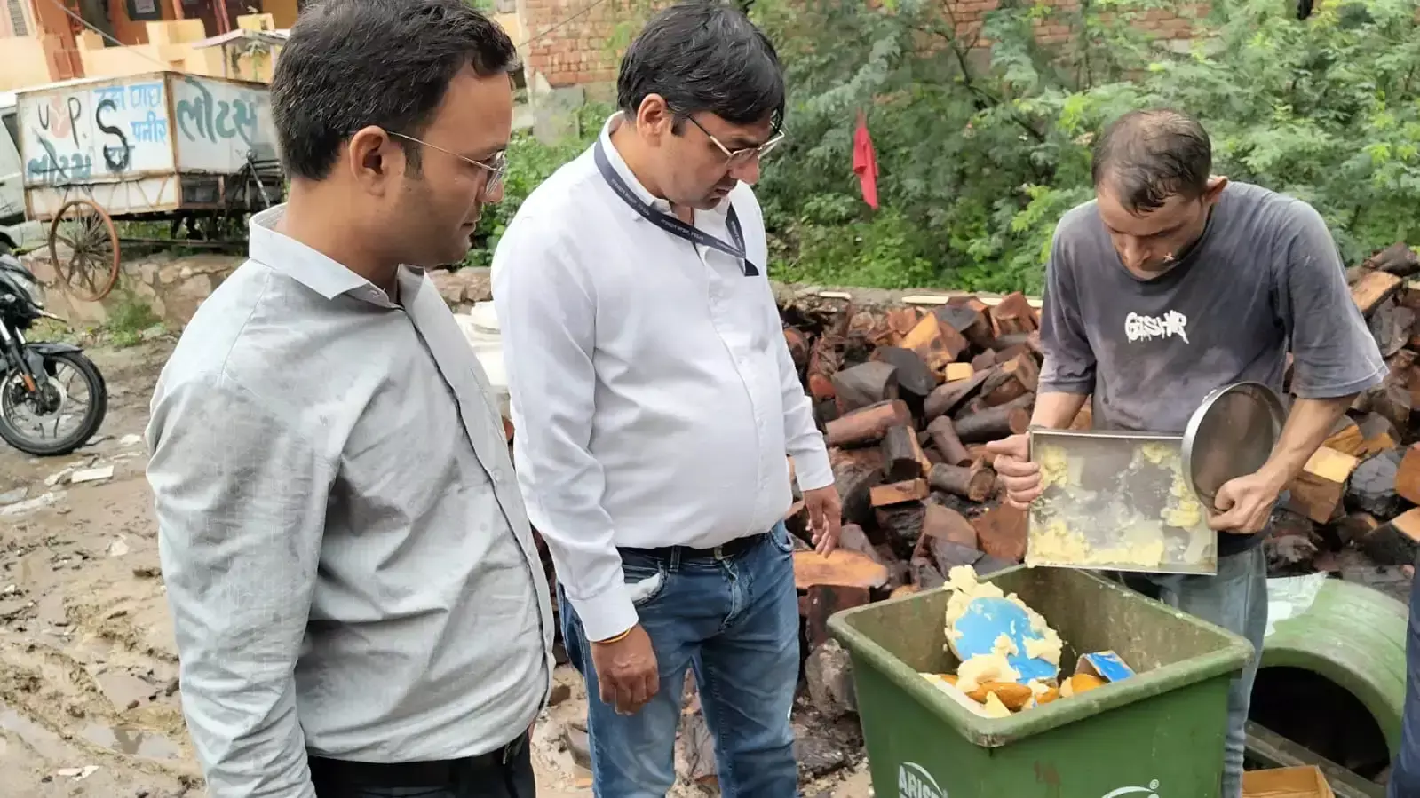 Jaipur: खराब मावा मिलने पर कार्रवाई, खाद्य सुरक्षा विभाग ने 100 किलो सामग्री नष्ट कराई