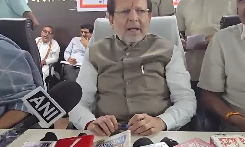 महंगाई पर मंत्री अरविंद शर्मा का बयान, बोले- केंद्र सरकार गंभीर जल्द निकलेगा समाधान महंगाई पर मंत्री अरविंद शर्मा का बयान, बोले- केंद्र सरकार गंभीर जल्द निकलेगा समाधान