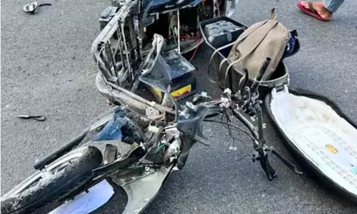 तेज रफ्तार कार ने छीनी दो छात्राओं की जिंदगी, तीसरी गंभीर घायल