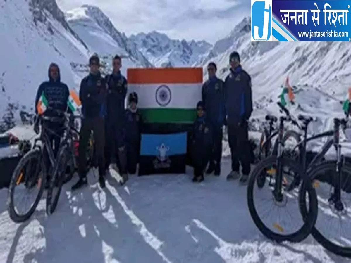 श्रीनगर से लेह तक साइकिल यात्रा पर निकला जुनूनी दल युवाओं को दी प्रेरणा श्रीनगर से लेह तक साइकिल यात्रा पर निकला जुनूनी दल युवाओं को दी प्रेरणा