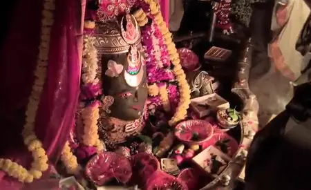 भस्म आरती में बड़ी संख्या में शामिल हुए श्रद्धालु, रजत चंद्र-त्रिशूल, त्रिपुंड और मेवा से बाबा महाकाल का भव्य शृंगार भस्म आरती में बड़ी संख्या में शामिल हुए श्रद्धालु, रजत चंद्र-त्रिशूल, त्रिपुंड और मेवा से बाबा महाकाल का भव्य शृंगार