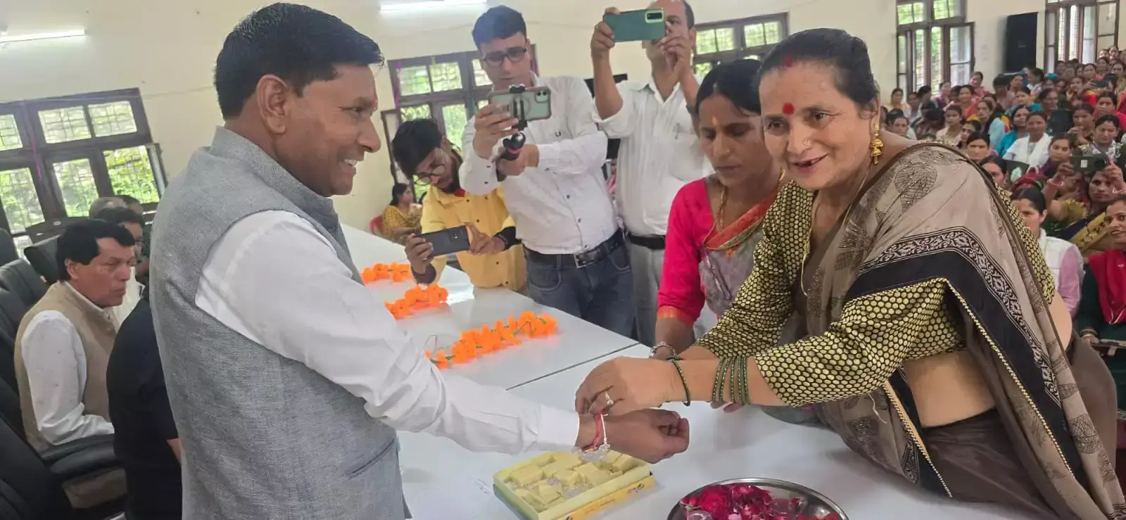 New Tehri: लखपति दीदी योजना ने बदली महिलाओं की जिंदगी, आत्मनिर्भर बन रहीं महिलाएं New Tehri: लखपति दीदी योजना ने बदली महिलाओं की जिंदगी, आत्मनिर्भर बन रहीं महिलाएं