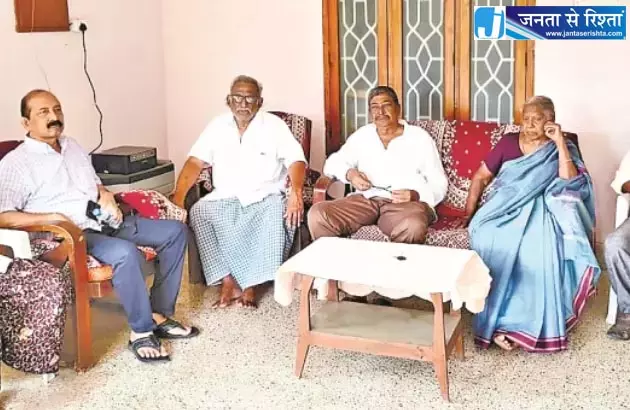 AP: 82 साल की महिला ने मंदिर के कल्याण मंडपम के लिए 1 करोड़ रुपये से ज़्यादा की ज़मीन दान की AP: 82 साल की महिला ने मंदिर के कल्याण मंडपम के लिए 1 करोड़ रुपये से ज़्यादा की ज़मीन दान की