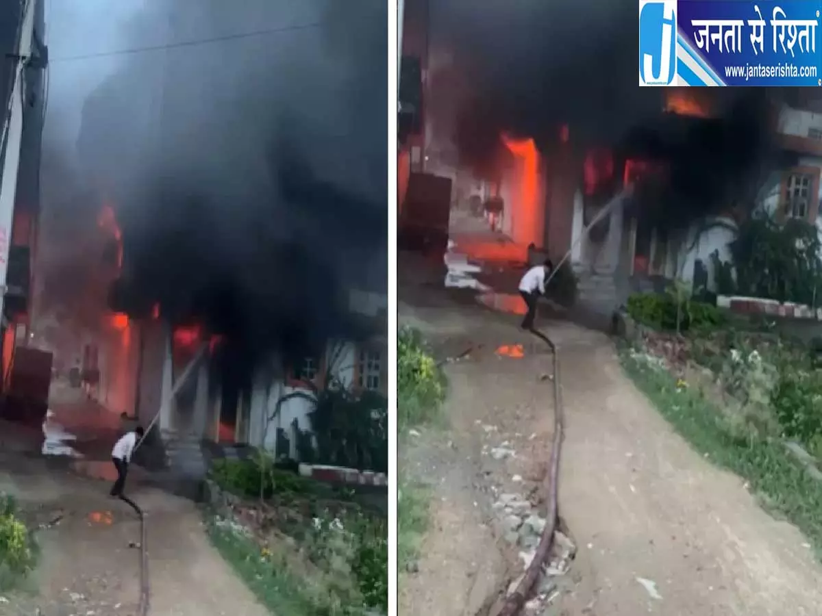 पानीपत की बाथमेट फैक्ट्री में भीषण आग शॉर्ट सर्किट से लाखों का नुकसान पानीपत की बाथमेट फैक्ट्री में भीषण आग शॉर्ट सर्किट से लाखों का नुकसान