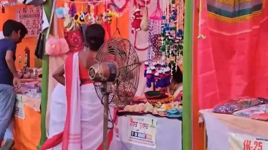 महिला उद्यमियों का कमाल: UP में रचा ₹5,700 करोड़ का कारोबार महिला उद्यमियों का कमाल: UP में रचा ₹5,700 करोड़ का कारोबार
