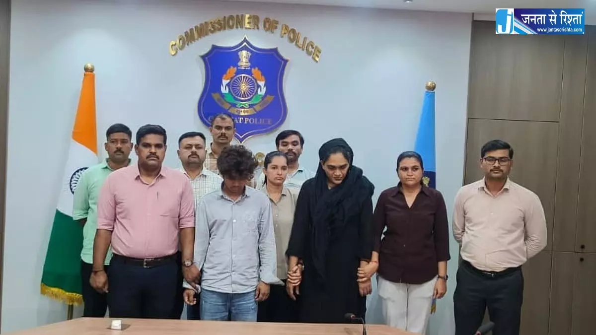वडोदरा से मुंबई ले जाई जा रही 30 लाख की MD जब्त, पूर्व एयर होस्टेस समेत दो गिरफ्तार वडोदरा से मुंबई ले जाई जा रही 30 लाख की MD जब्त, पूर्व एयर होस्टेस समेत दो गिरफ्तार