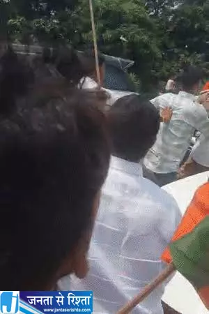 चुनाव से पहले BJP में घमासान देवरिया की घटना ने बढ़ाई सियासी हलचल चुनाव से पहले BJP में घमासान देवरिया की घटना ने बढ़ाई सियासी हलचल