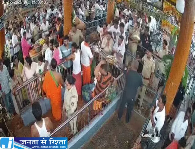 कर्नाटक में सियासी परिवार की बेटी पर आरोप मंदिर में महिला पुलिस से भिड़ंत कर्नाटक में सियासी परिवार की बेटी पर आरोप मंदिर में महिला पुलिस से भिड़ंत