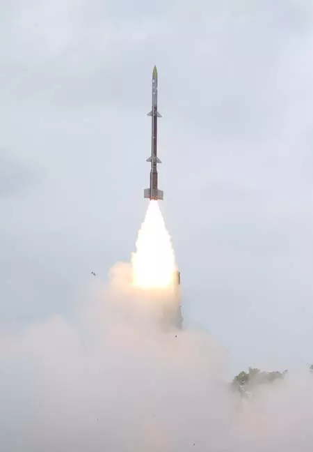 मिसाइल निर्माण में बड़ी छलांग, भारतीय उद्योग बनाएंगे डीआरडीओ की विकसित मिसाइलें मिसाइल निर्माण में बड़ी छलांग, भारतीय उद्योग बनाएंगे डीआरडीओ की विकसित मिसाइलें