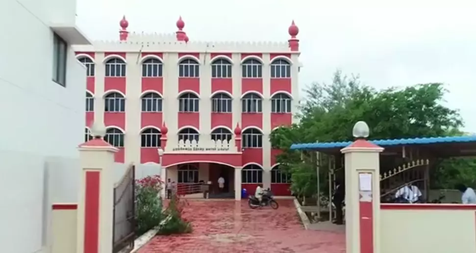 Tamil Nadu: वकील की नियुक्ति को लेकर TVK सरकार पर भ्रष्टाचार का आरोप Tamil Nadu: वकील की नियुक्ति को लेकर TVK सरकार पर भ्रष्टाचार का आरोप
