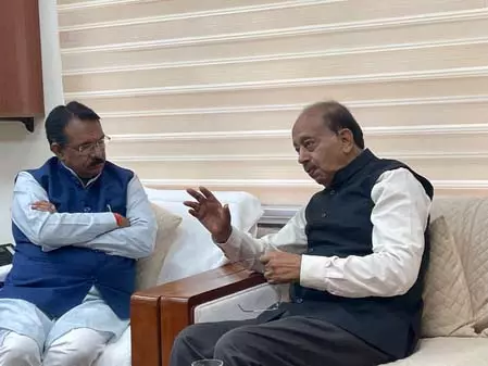 अपनी ही सरकार पर भाजपा नेता विजय गोयल का निशाना, बोले- अफसर काम नहीं कर रहे, जनता परेशान अपनी ही सरकार पर भाजपा नेता विजय गोयल का निशाना, बोले- अफसर काम नहीं कर रहे, जनता परेशान