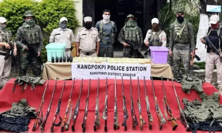 कांगपोकपी में हथियारों का जखीरा जब्त: RPF/PLA का सक्रिय कैडर गिरफ्तार कांगपोकपी में हथियारों का जखीरा जब्त: RPF/PLA का सक्रिय कैडर गिरफ्तार