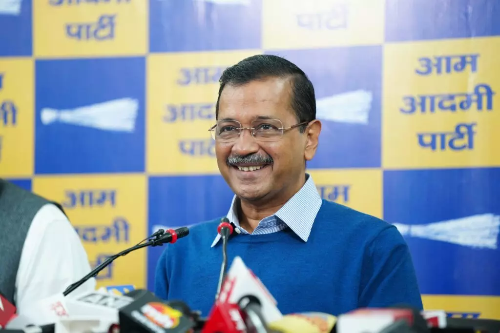 पंजाब-गुजरात के स्कूलों को लेकर AAP-BJP में सियासी घमासान पंजाब-गुजरात के स्कूलों को लेकर AAP-BJP में सियासी घमासान