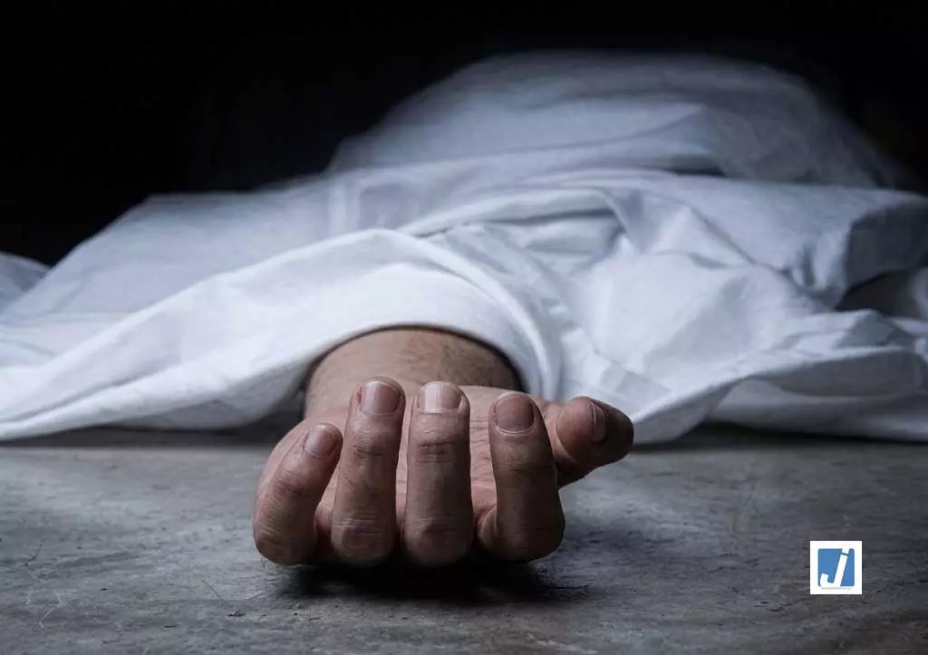 एक साथ उजड़ा परिवार: तीन मौतों से दहला विदिशा, पोस्टमार्टम रिपोर्ट से खुलेगा राज एक साथ उजड़ा परिवार: तीन मौतों से दहला विदिशा, पोस्टमार्टम रिपोर्ट से खुलेगा राज