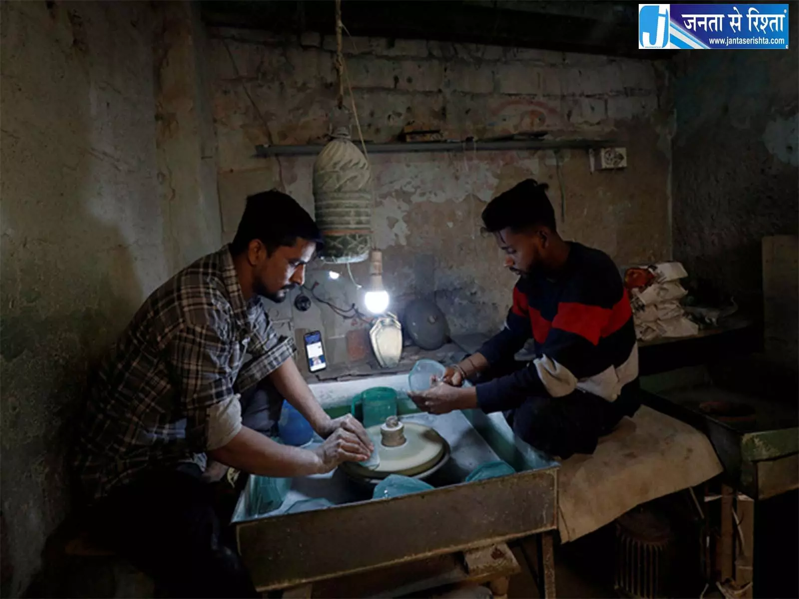 कराची में आवास संकट गहराया, 60% से ज्यादा लोग अनौपचारिक बस्तियों में रह रहे कराची में आवास संकट गहराया, 60% से ज्यादा लोग अनौपचारिक बस्तियों में रह रहे