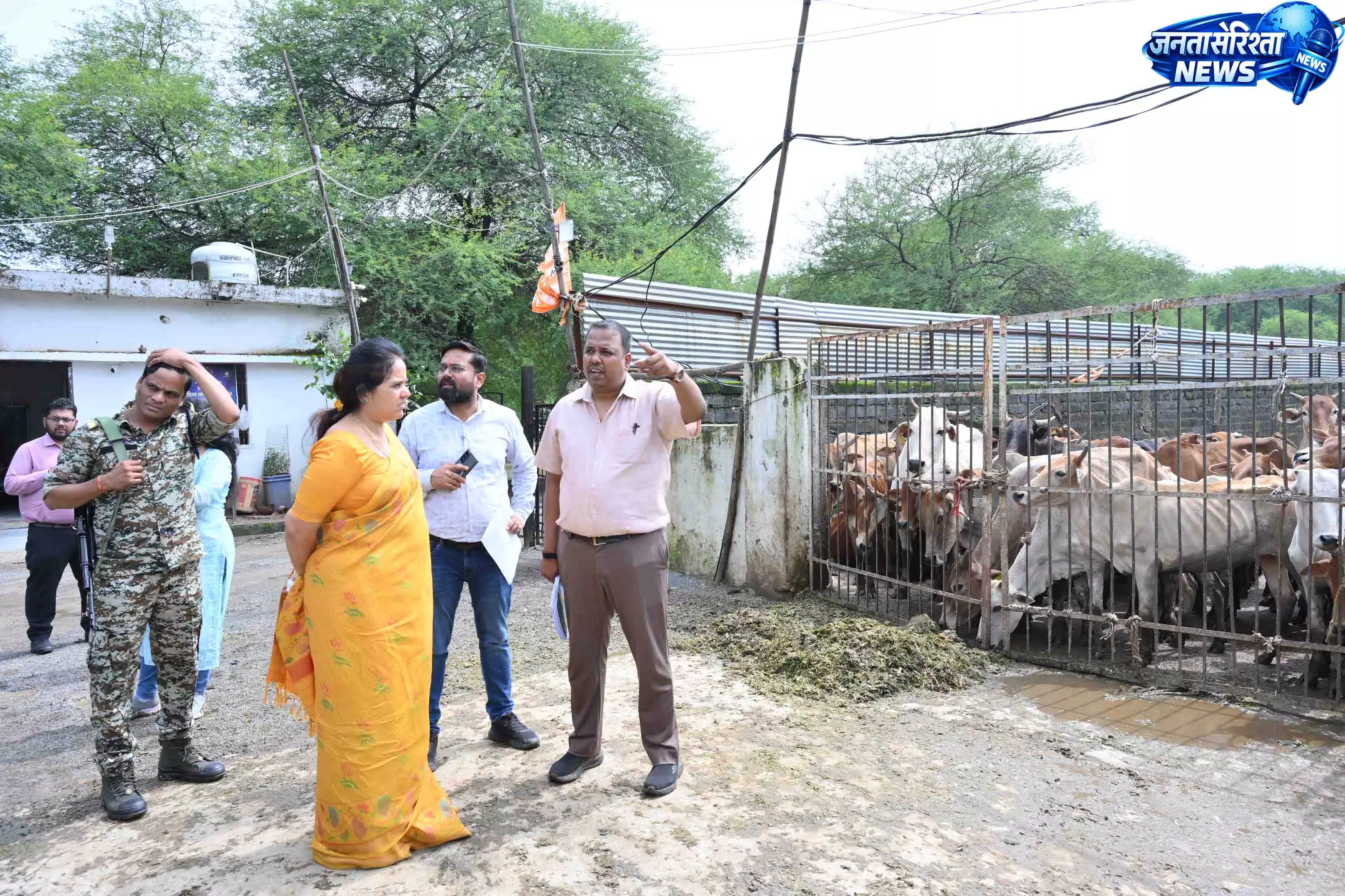 फुंडहर गौठान में क्षमता से दोगुने से अधिक गौवंश मिलने पर भड़कीं महापौर मीनल चौबे फुंडहर गौठान में क्षमता से दोगुने से अधिक गौवंश मिलने पर भड़कीं महापौर मीनल चौबे