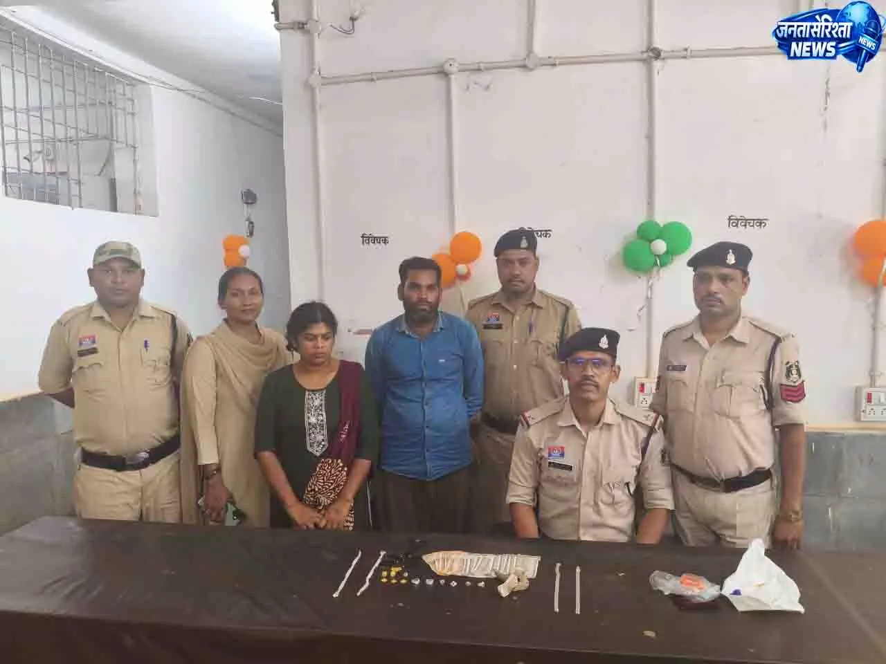24 घंटे में लाखों की चोरी का पर्दाफाश, 2 आरोपी गिरफ्तार 24 घंटे में लाखों की चोरी का पर्दाफाश, 2 आरोपी गिरफ्तार