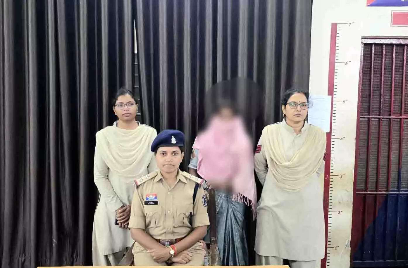 फर्जी हस्ताक्षर से 85 हजार निकालने पहुंची नौकरानी पकड़ी गई फर्जी हस्ताक्षर से 85 हजार निकालने पहुंची नौकरानी पकड़ी गई