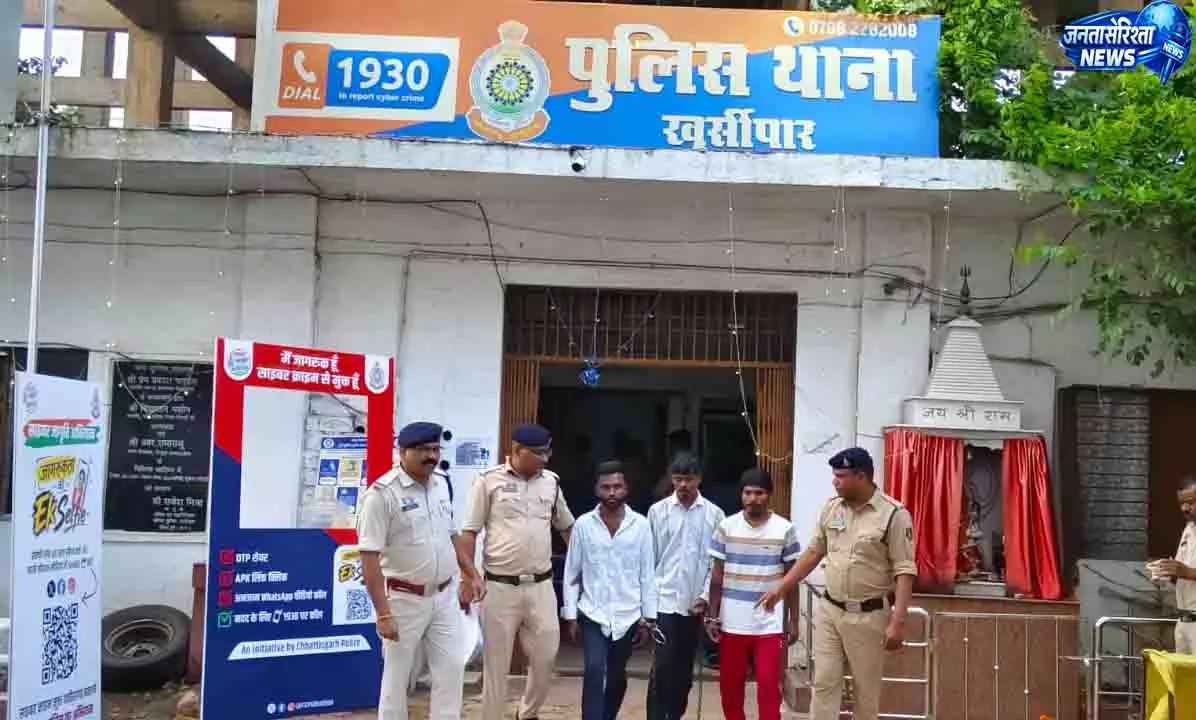 शराब के लिए पैसे नहीं दिए तो राहगीरों से मारपीट, तीन फरार आरोपी गिरफ्तार शराब के लिए पैसे नहीं दिए तो राहगीरों से मारपीट, तीन फरार आरोपी गिरफ्तार