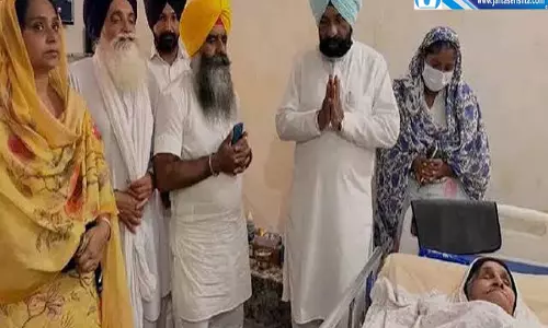 जगतार हवारा की मां से मिले AAP विधायक बेटे से मिलन के लिए पैरोल की मांग