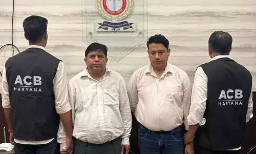 फरीदाबाद में 1 लाख रुपये की रिश्वत लेते हुए ETO और ड्राइवर गिरफ्तार