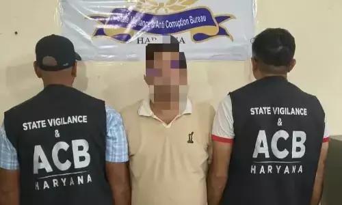 Nuh: रिश्वतखोरी पर कार्रवाई, नूंह में जिला कल्याण कार्यालय का सेवादार गिरफ्तार Nuh: रिश्वतखोरी पर कार्रवाई, नूंह में जिला कल्याण कार्यालय का सेवादार गिरफ्तार