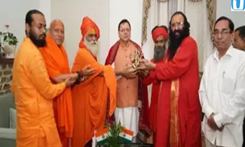 धार्मिक यात्रा को लेकर साधु संतों ने सीएम धामी से की भेंट धार्मिक यात्रा को लेकर साधु संतों ने सीएम धामी से की भेंट