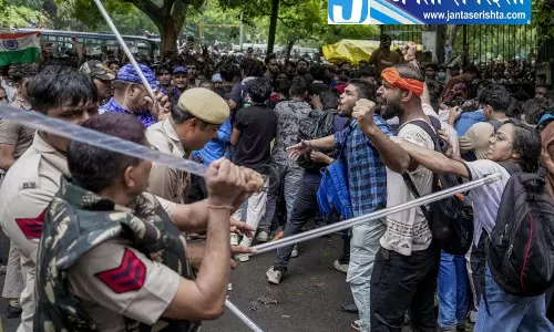 Delhi बल प्रयोग मामले पर चर्चा की मांग तेज Delhi बल प्रयोग मामले पर चर्चा की मांग तेज