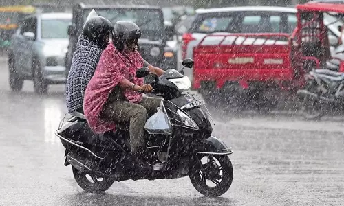 झारखंड में मानसून का असर जारी, अगले चार दिनों तक कई इलाकों में झमाझम बारिश की संभावना झारखंड में मानसून का असर जारी, अगले चार दिनों तक कई इलाकों में झमाझम बारिश की संभावना