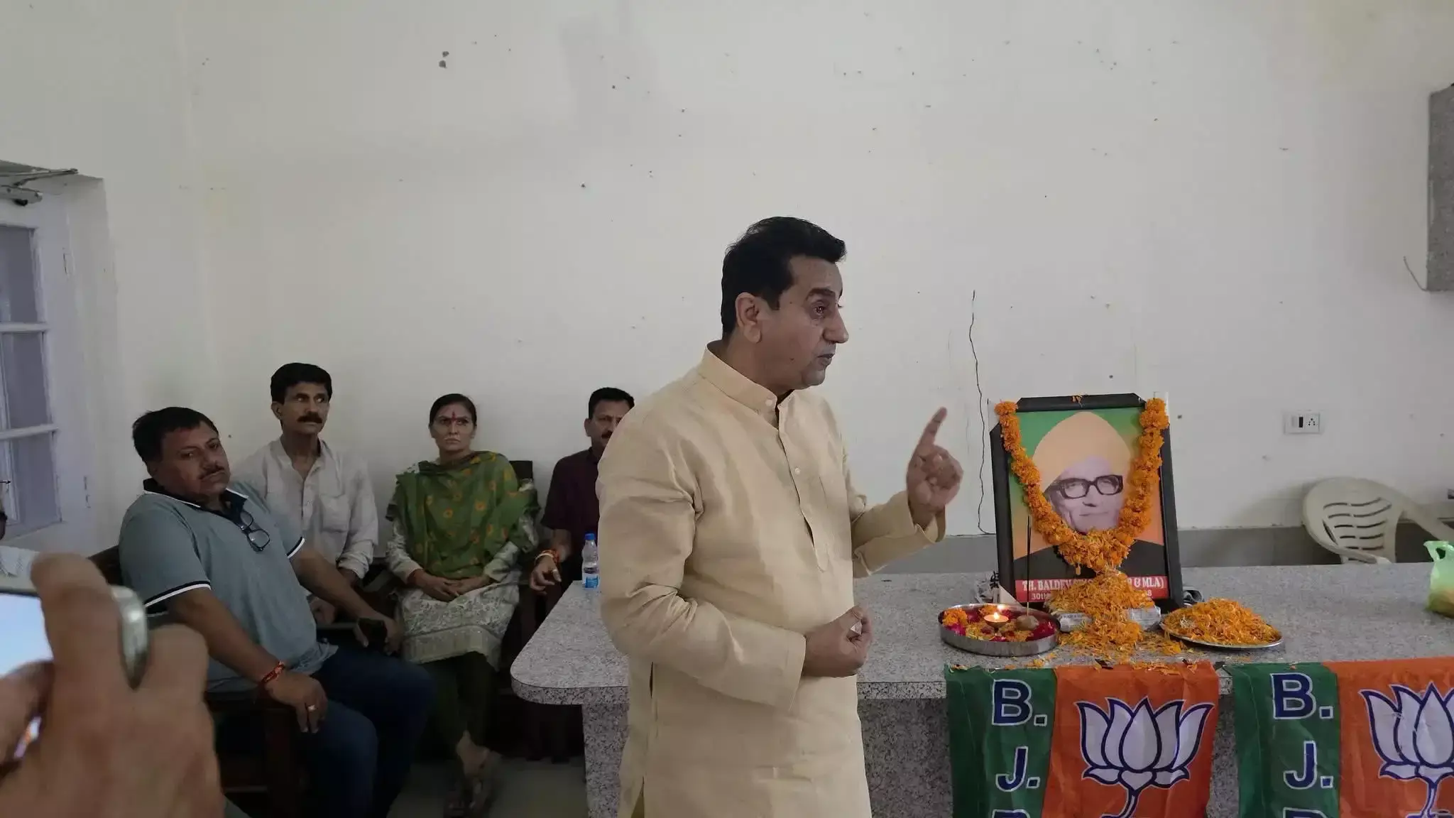 Kathua: ठाकुर बलदेव सिंह की पुण्यतिथि पर श्रद्धांजलि सभा, भाजपा कार्यकर्ताओं ने किया नमन