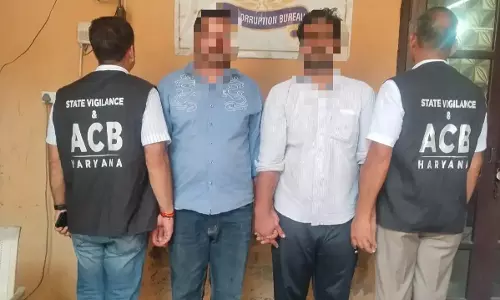 Chandigarh: पानीपत में 20 हजार की रिश्वत का खेल, पटवारी और एक अन्य गिरफ्तार Chandigarh: पानीपत में 20 हजार की रिश्वत का खेल, पटवारी और एक अन्य गिरफ्तार